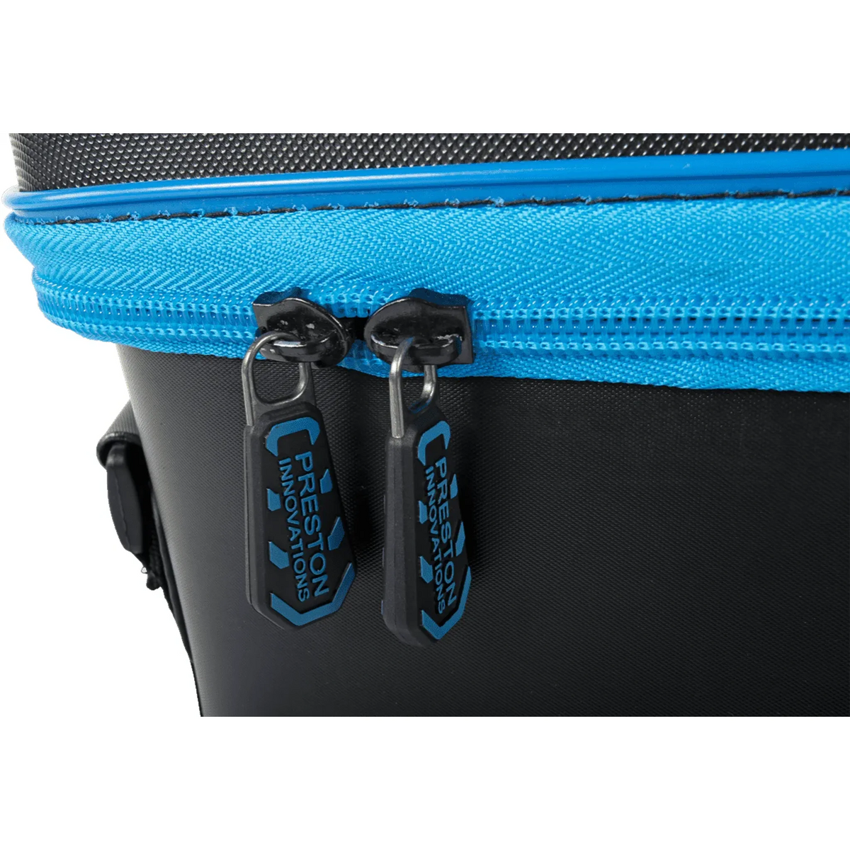 Preston Hardcase Bait Safe – detailafbeelding 4 van de EVA-aastas met afgesloten aasdozen