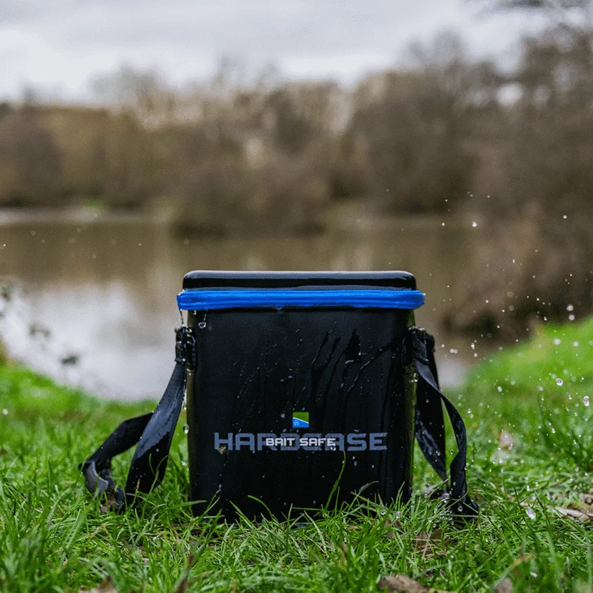 Preston Hardcase Bait Safe – detailafbeelding 5 van de EVA-aastas met afgesloten aasdozen