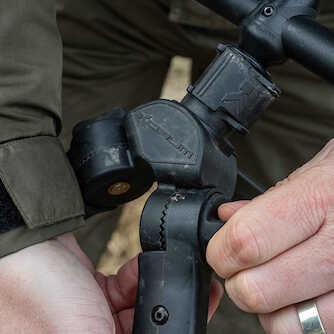 K0360017 Korum river tripod barbeel