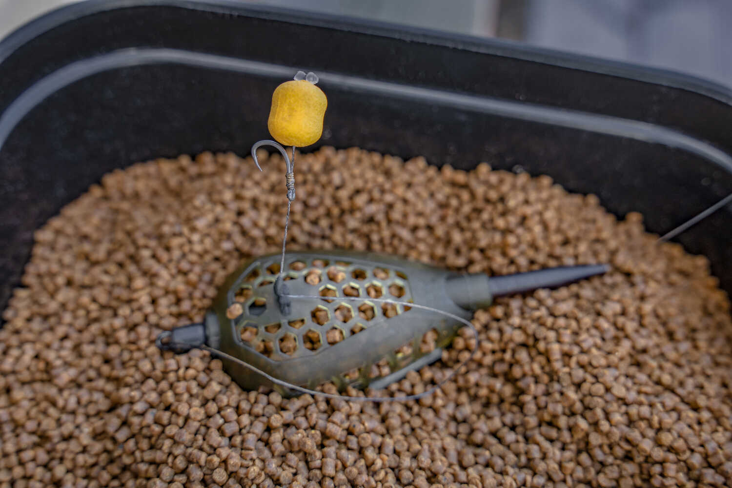 korum camo grub feeders