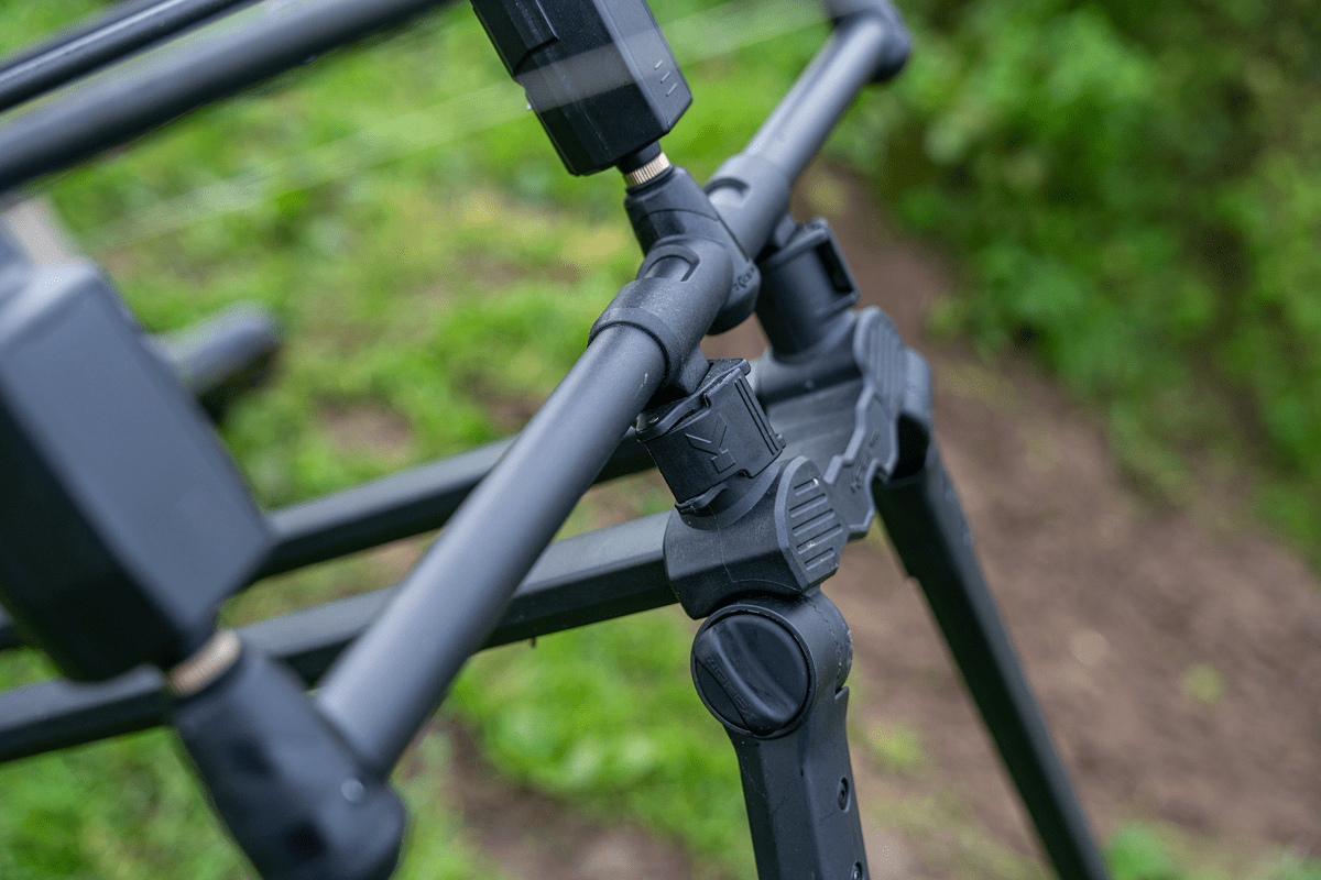 DELUXE 3 ROD TRIPOD - 🎁