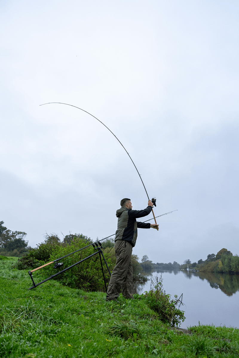 DELUXE 3 ROD TRIPOD - 🎁