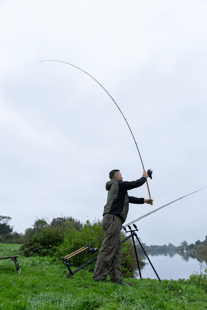 DELUXE 3 ROD TRIPOD - 🎁