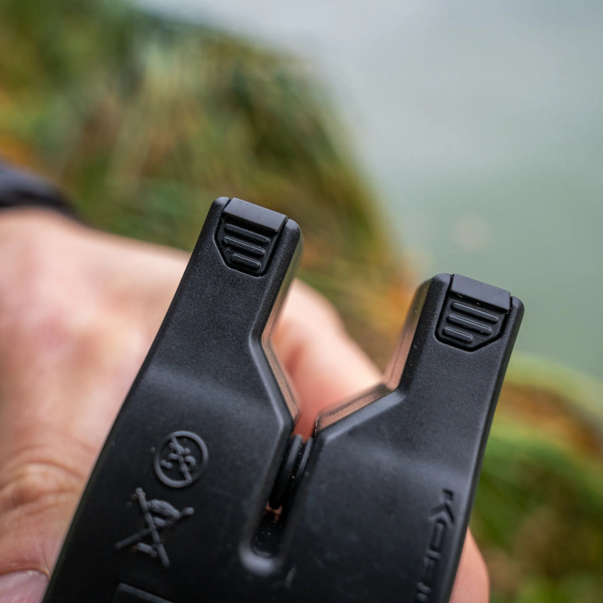 Korum KRI beetmelder – close-up van snag ears en hengel
