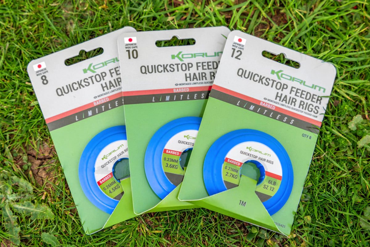 Korum Limitless Quickstop Feeder Hair Rigs in drie verpakkingen op het gras