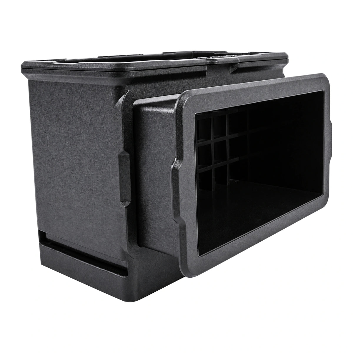 Zwarte Korum Meat Cuber vleessnijder met rechthoekig roosterframe schuin voor de behuizing