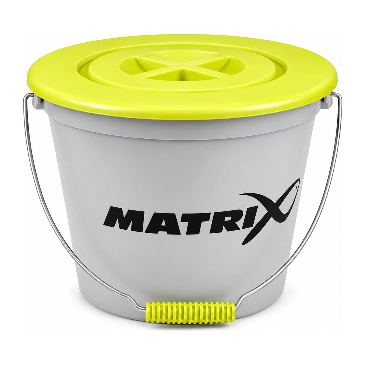 Matrix 17L Bait Bucket met geel deksel, metalen hengsel en gele handgreep op witte achtergrond