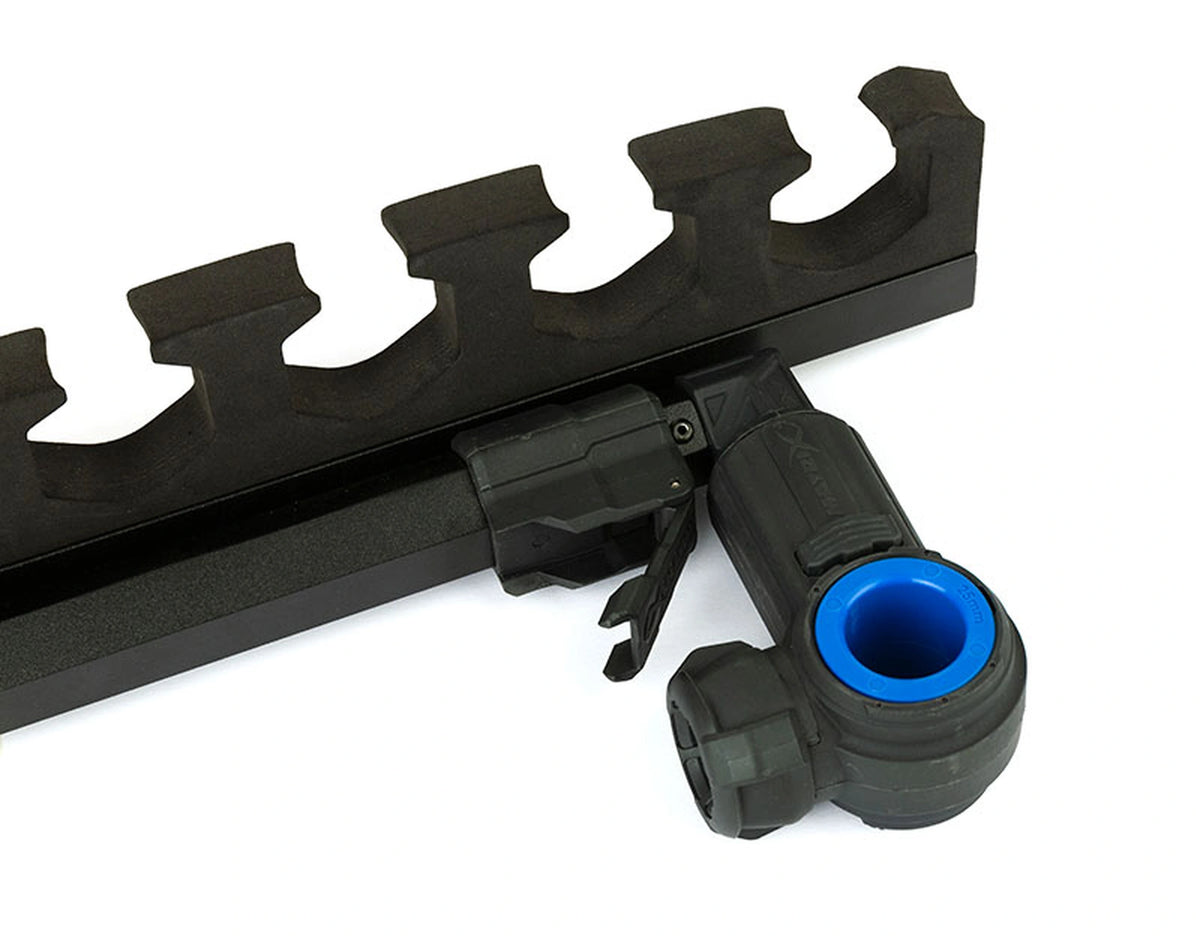 Matrix 3D-R Extending 12 Kit Roost Bar – detail van Quick Release-bevestiging en blauwe pootadapter