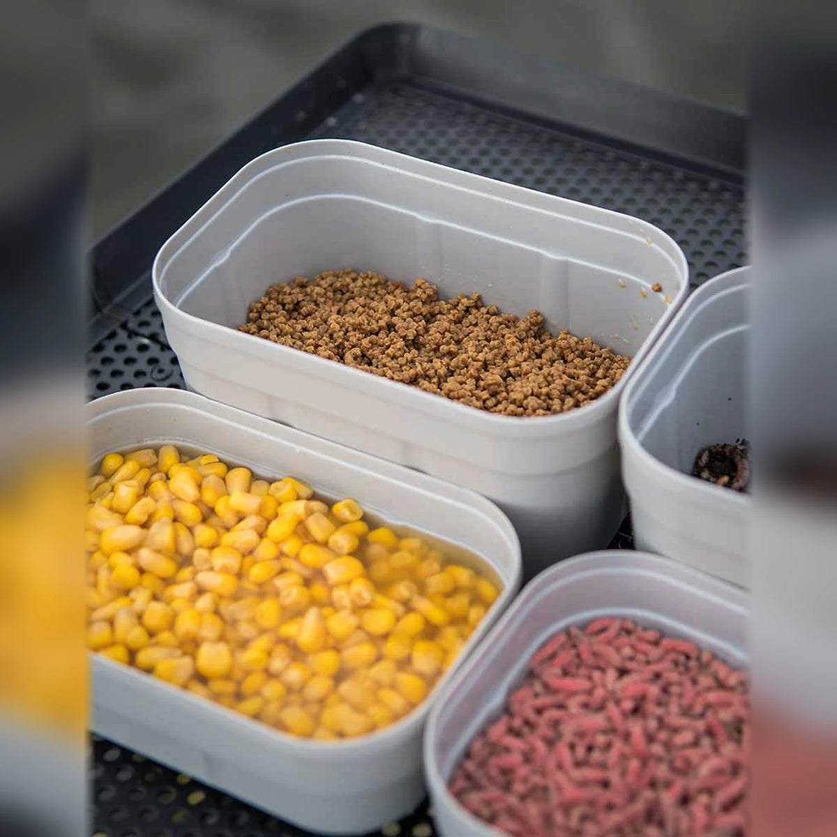 Matrix Air Lock Bait Tubs met verschillende soorten aas