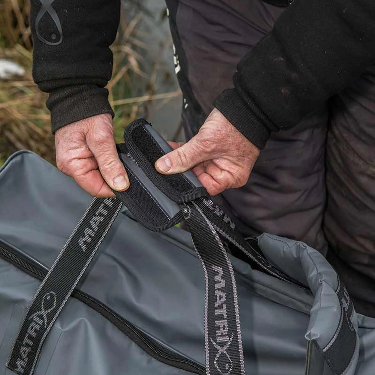 Matrix Aquos PVC Net Bag – draaggrepen bij elkaar vastmaken