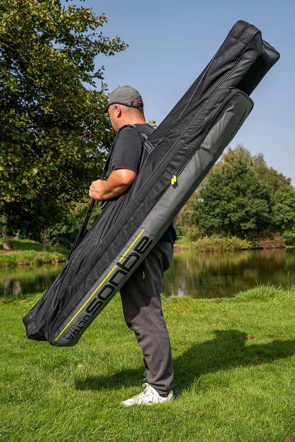 Matrix Aquos Ultra Rod Holdall hengelfoedraal, volledig foedraal over de schouder aan het water