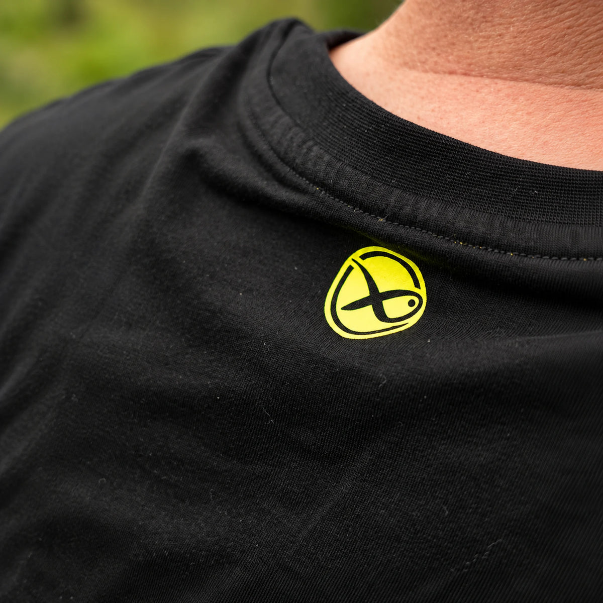 Matrix Black Hex Print T-shirt neklogo detail