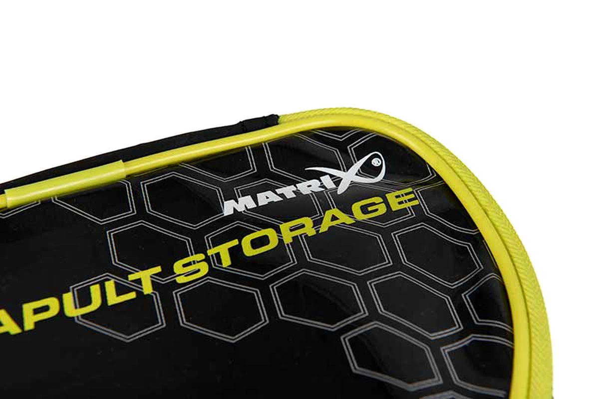 Detail van het transparante Matrix Catapult Case-deksel met logo, zeshoekpatroon en CATAPULT STORAGE-opdruk