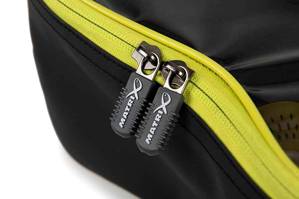 Twee Matrix-ritstrekkers en de limoengroene rits van de Catapult Case in close-up