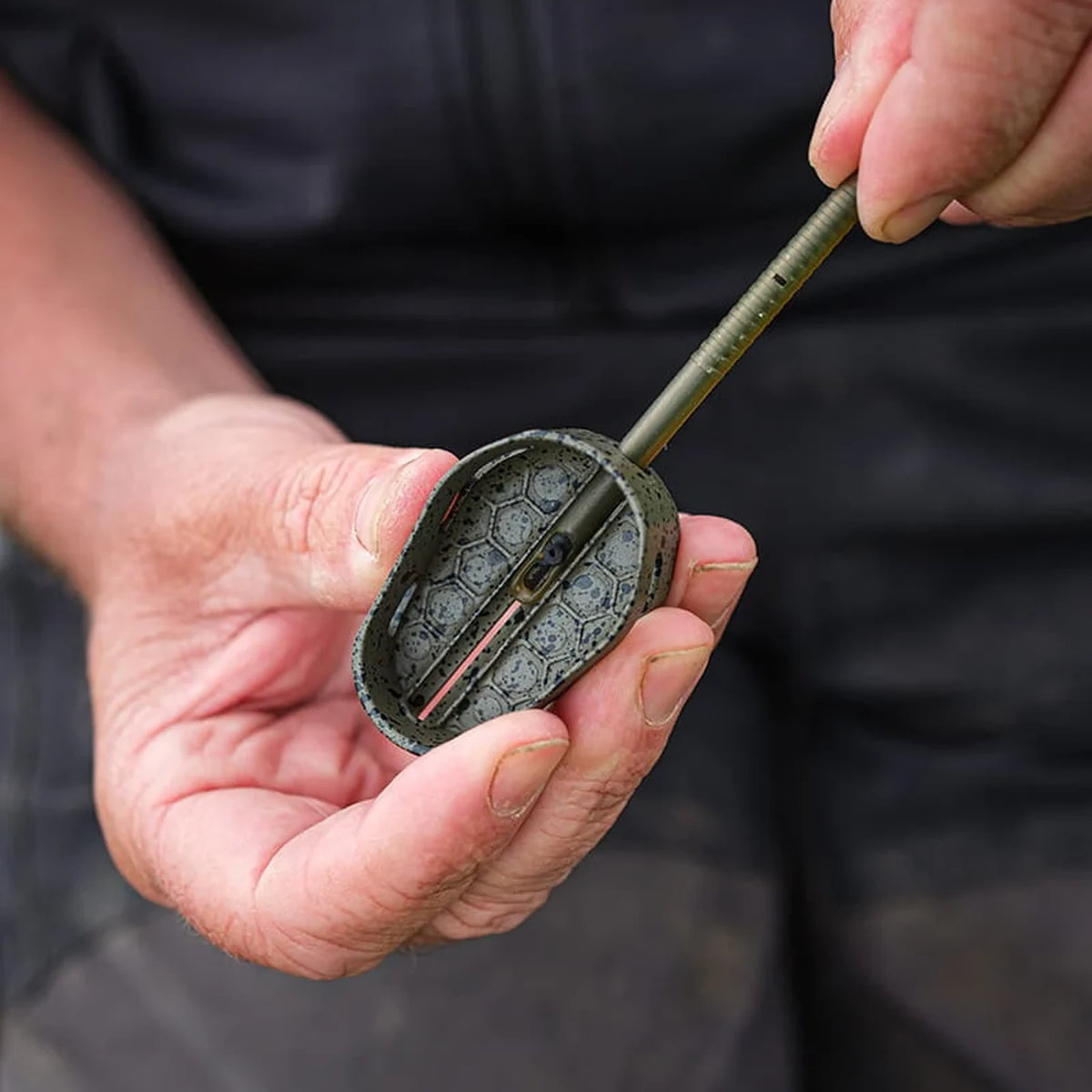 Matrix Elasticated Stems – stem in een methodfeeder plaatsen