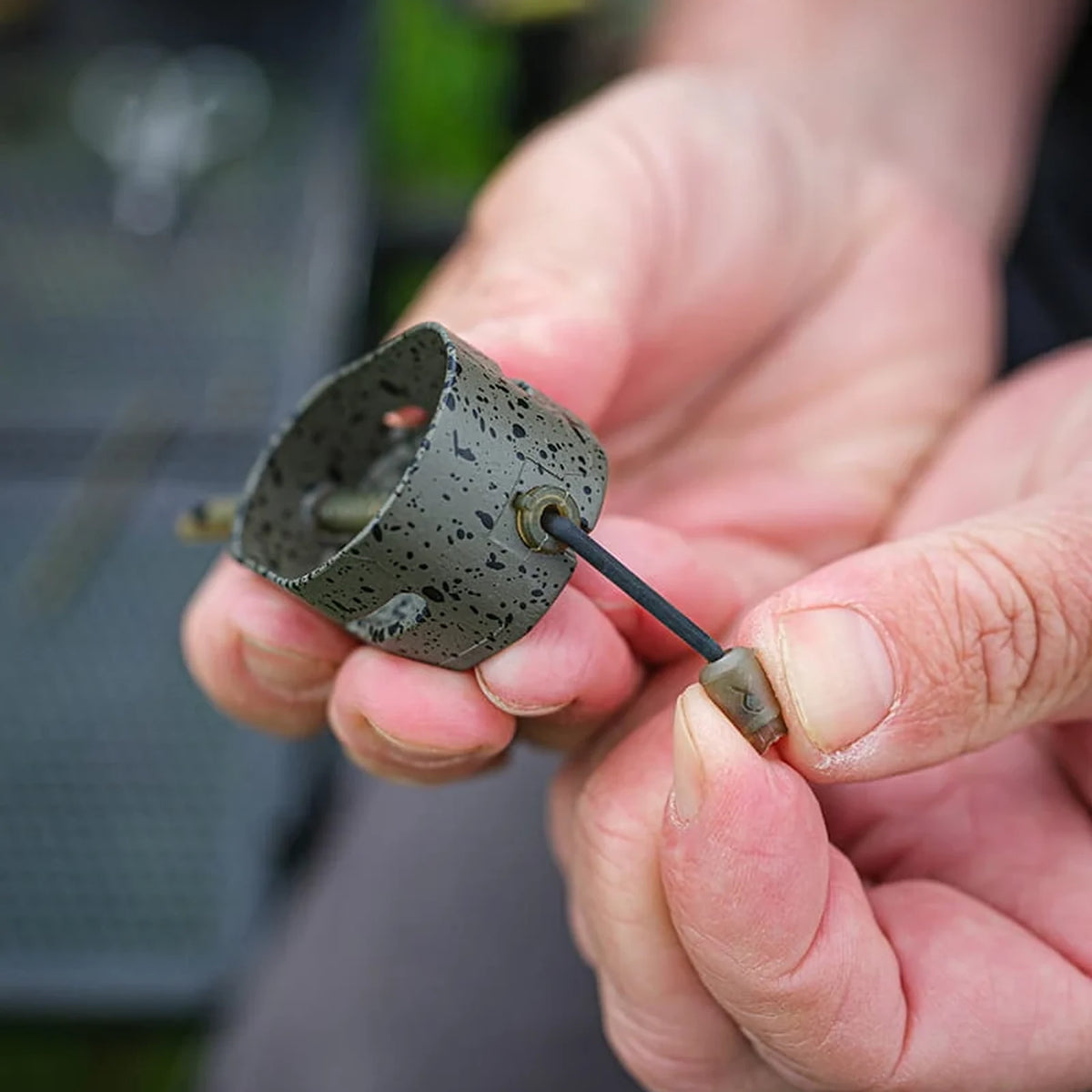 Matrix Elasticated Stems – methodfeeder met elastische stem in de hand