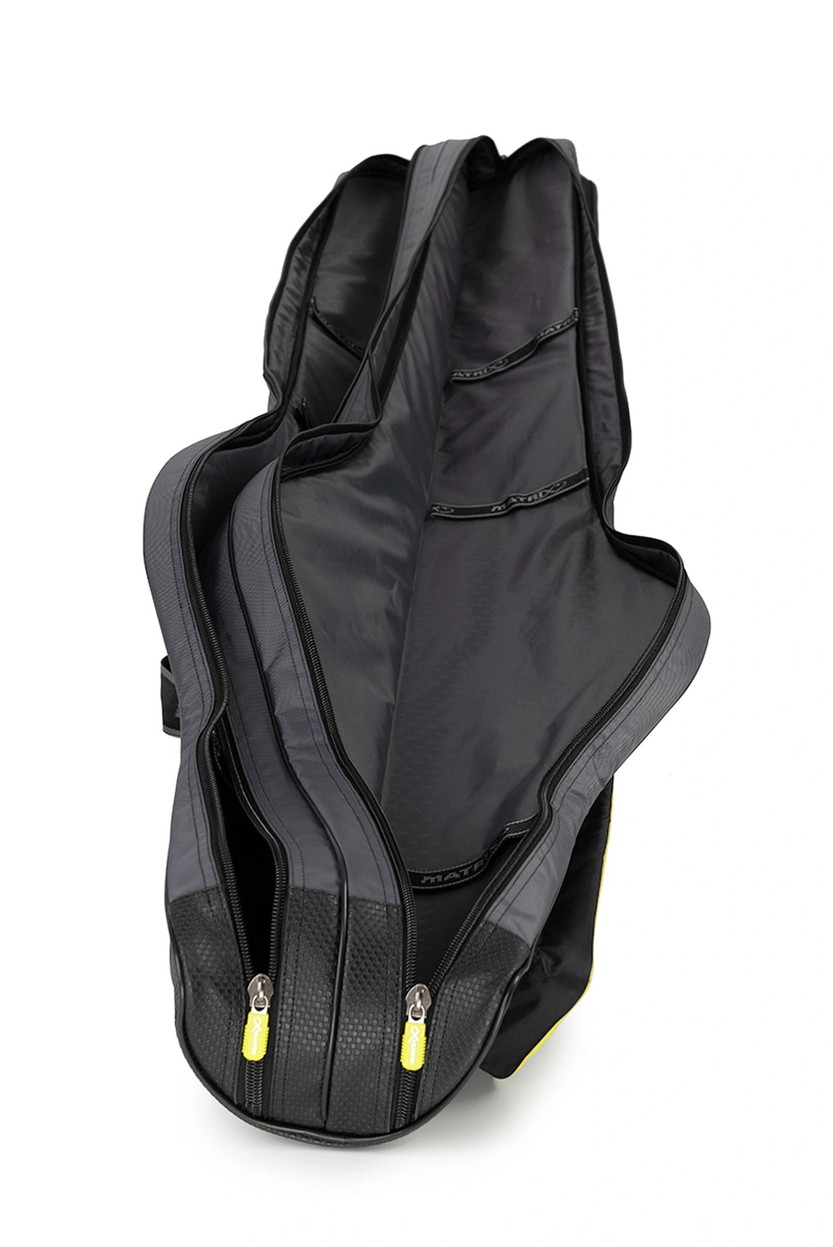Matrix Ethos 2 Rod Holdall – geopende binnenzijde met gevoerde scheidingswand en drie Matrix-vastzetriemen