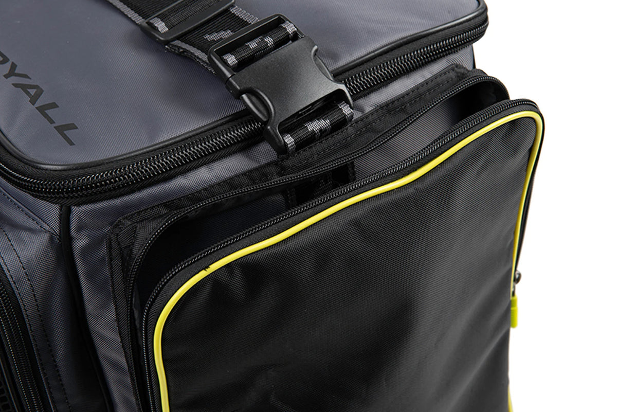 Matrix Ethos Large Carryall – geopende zwarte zijzak met gele rand, stevige rits en riembevestiging op het deksel