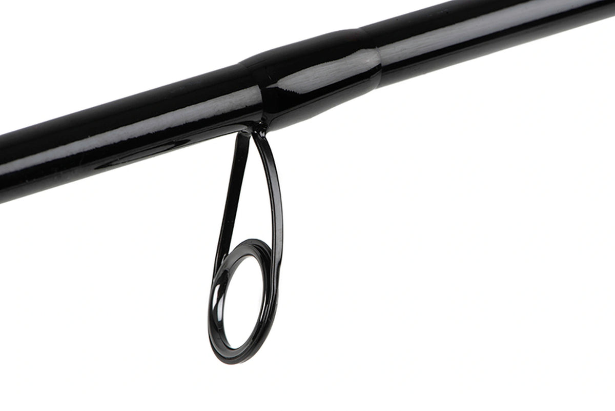 Matrix Ethos XR-C Bomb Rod 9ft – close-up van het grote zwarte geleideoog en de glanzende wikkeling op de blank