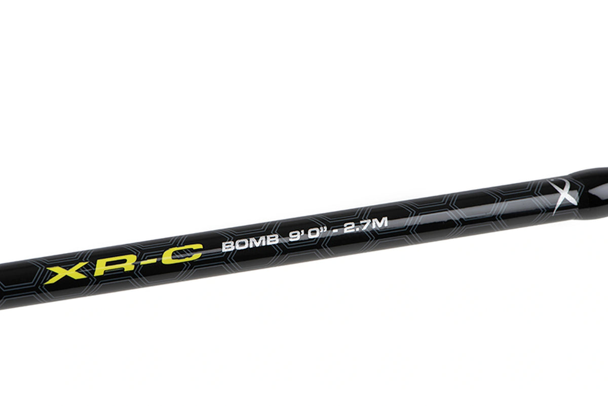 Matrix Ethos XR-C Bomb Rod 9ft – oorspronkelijke detailfoto van de limegroene XR-C-opdruk en witte BOMB 9ft 2.7M-aanduiding