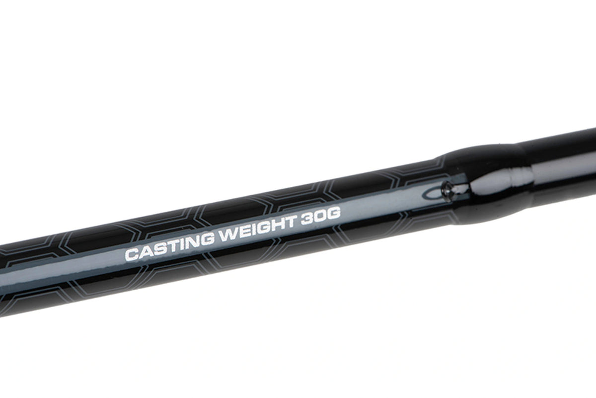 Matrix Ethos XR-C Bomb Rod 9ft – detail van de blank met CASTING WEIGHT 30G-opdruk en het haakoog