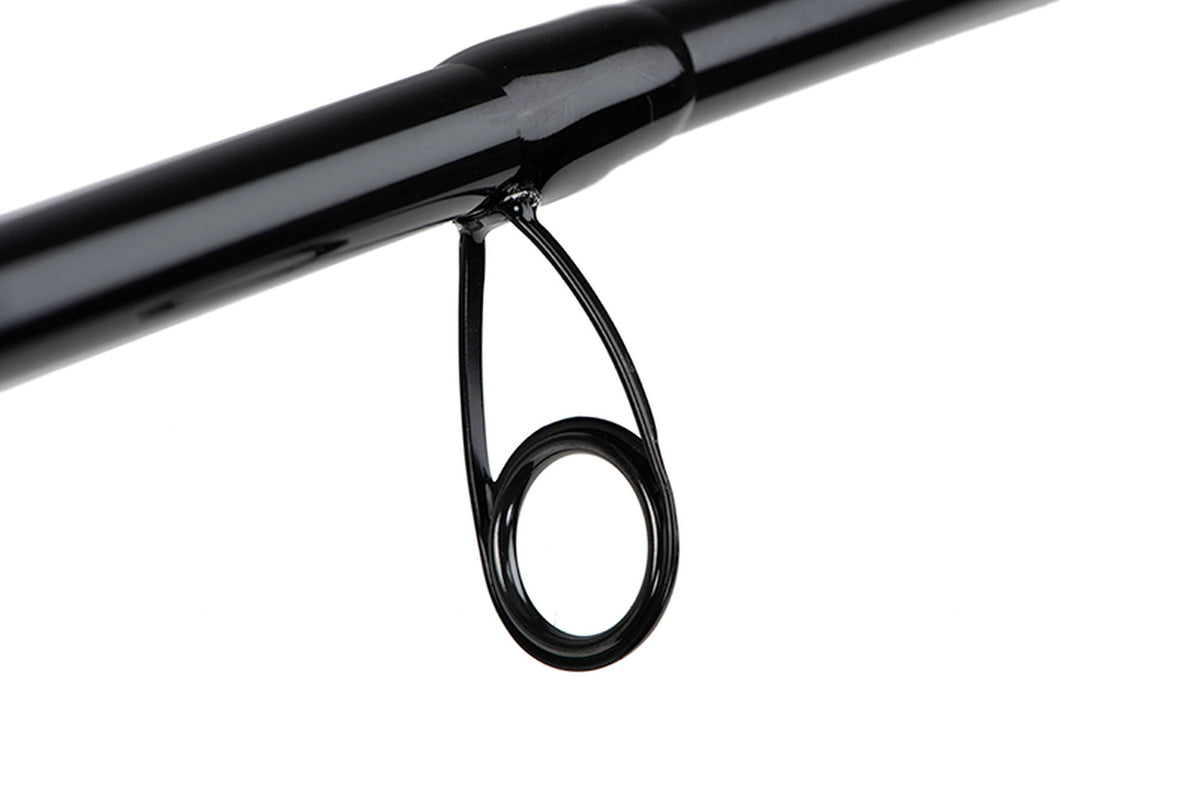 Matrix Ethos XR-S Feeder Rod – close-up van het grote zwarte geleideoog en de bevestiging op de glanzende blank