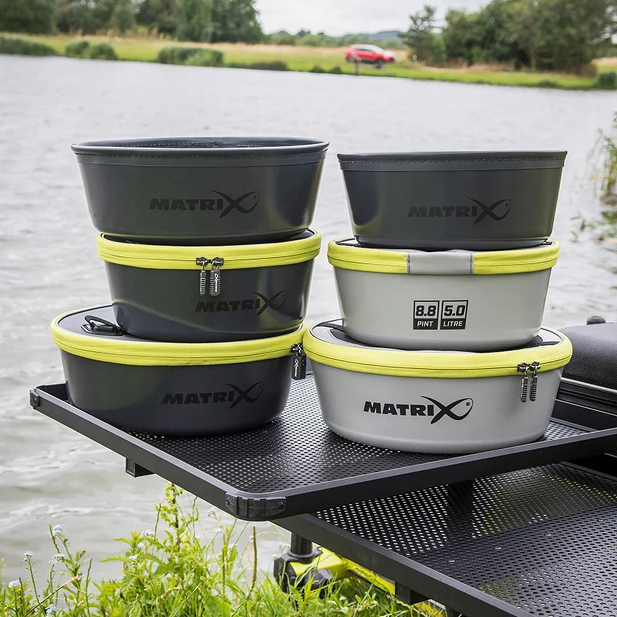 Matrix EVA Moulded Bowls with Lids – beide maten aan de waterkant