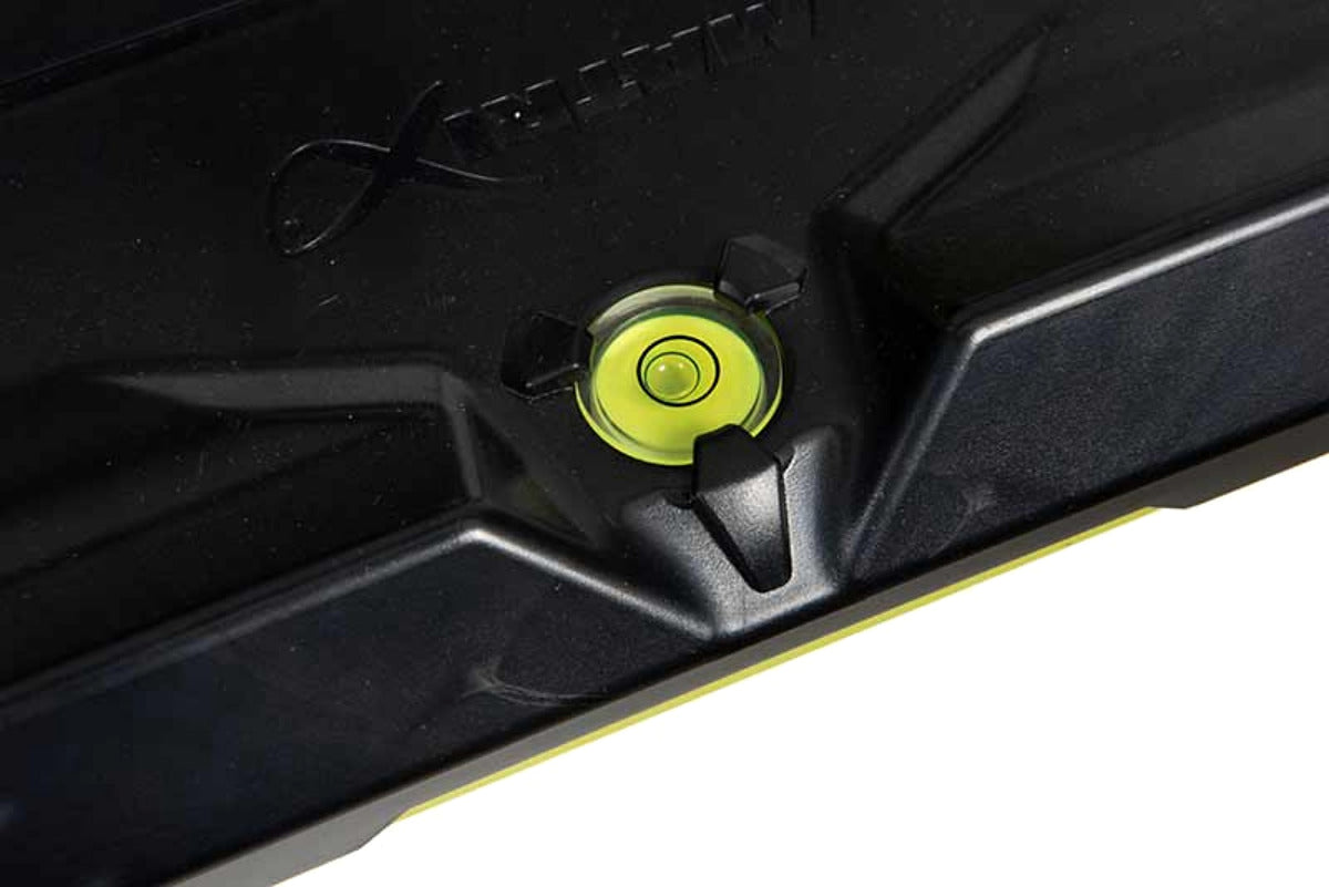 Matrix F25 Pro Swivel Seatbox Lime Edition met ingebouwde ronde waterpas in het voetplateau