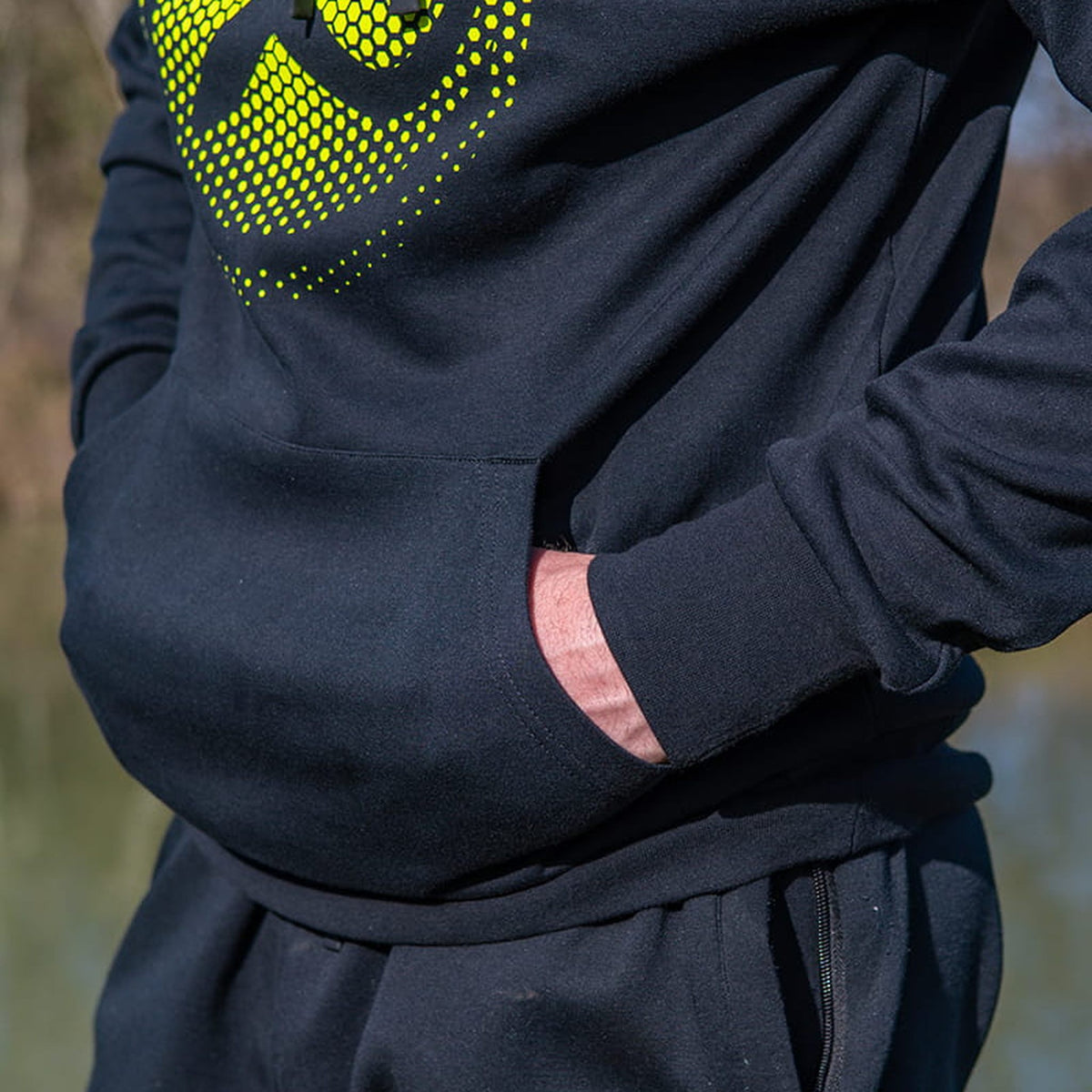 Matrix Fade Logo Hoody Black/Lime – kangoeroezak detail