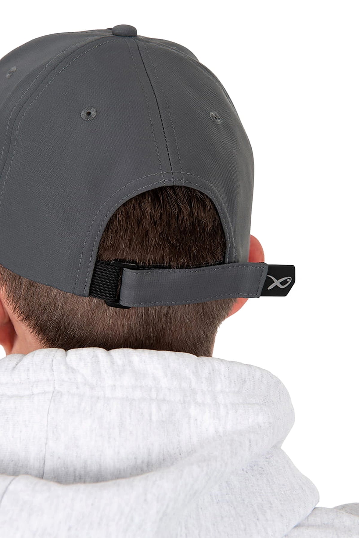 Matrix Faded Print Cap Dark Grey – gedragen achteraanzicht met verstelbare sluitband en zwart Matrix-label boven de hoodie