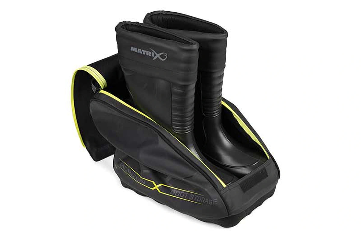 Matrix Horizon X Boot Storage Bag – volledig geopende laarzentas met neergeklapte zijkanten en twee rechtopstaande laarzen