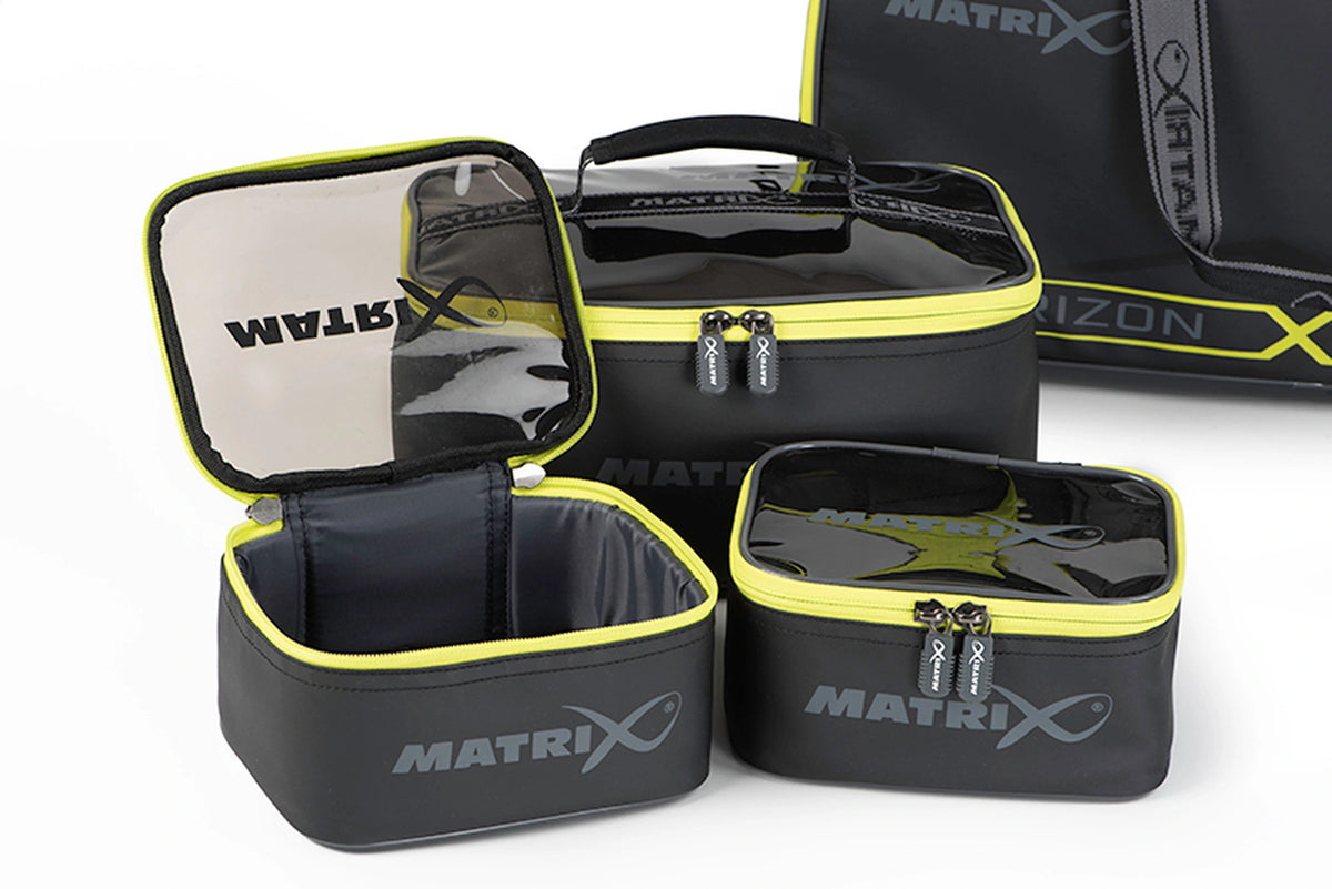 Matrix Horizon X Compact Carryall – drie opbergtasjes met het kleine tasje geopend en transparant deksel