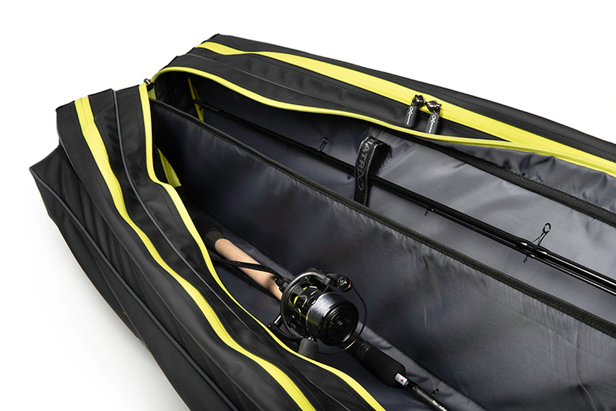 Matrix Horizon X XL Rigid Rod Holdall 3-6 – geopend hengelvak met werphengel, molen en gevoerd tussenschot