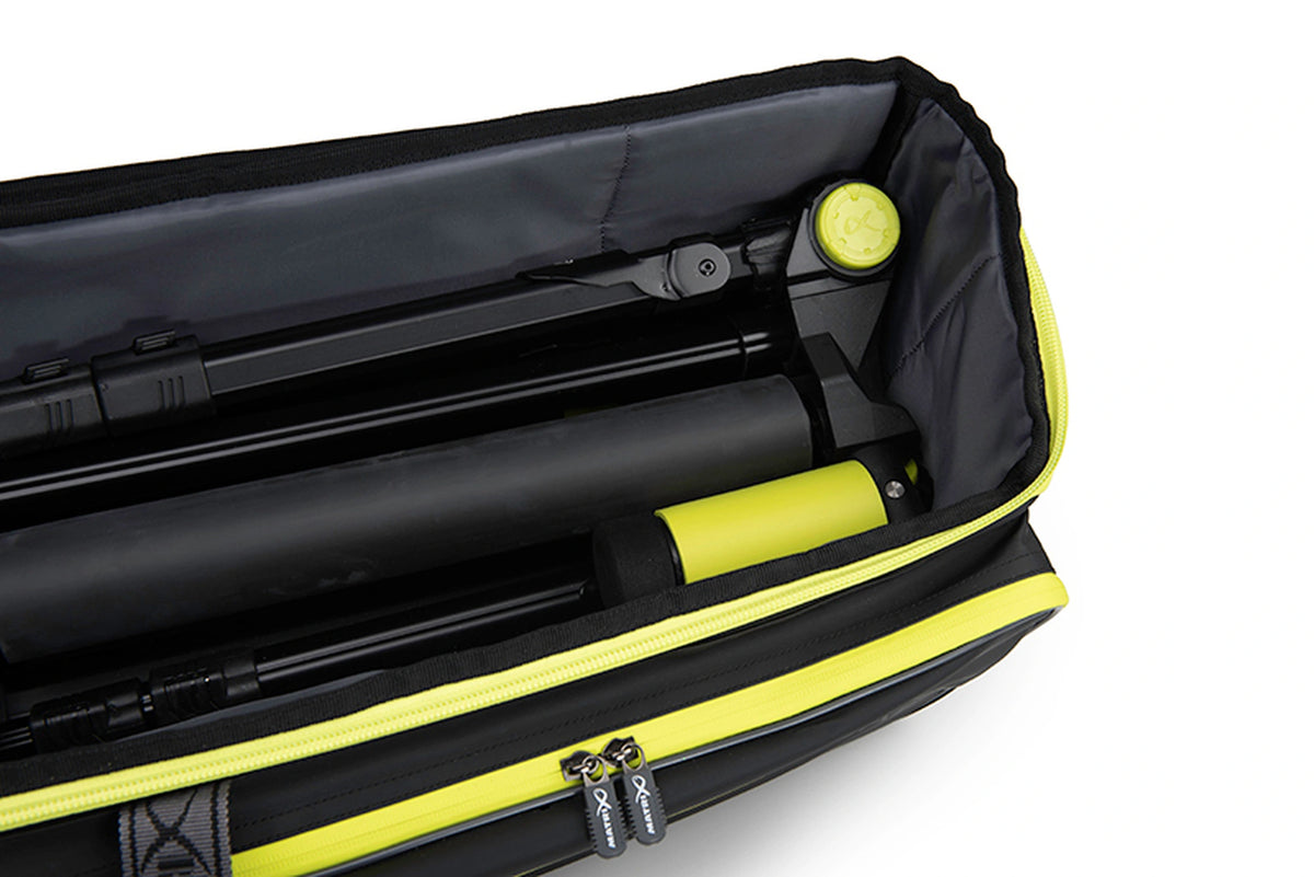 Matrix Horizon X XXL Storage Bag – detail van de gevoerde binnenhoek met een opgeborgen afsteekroller