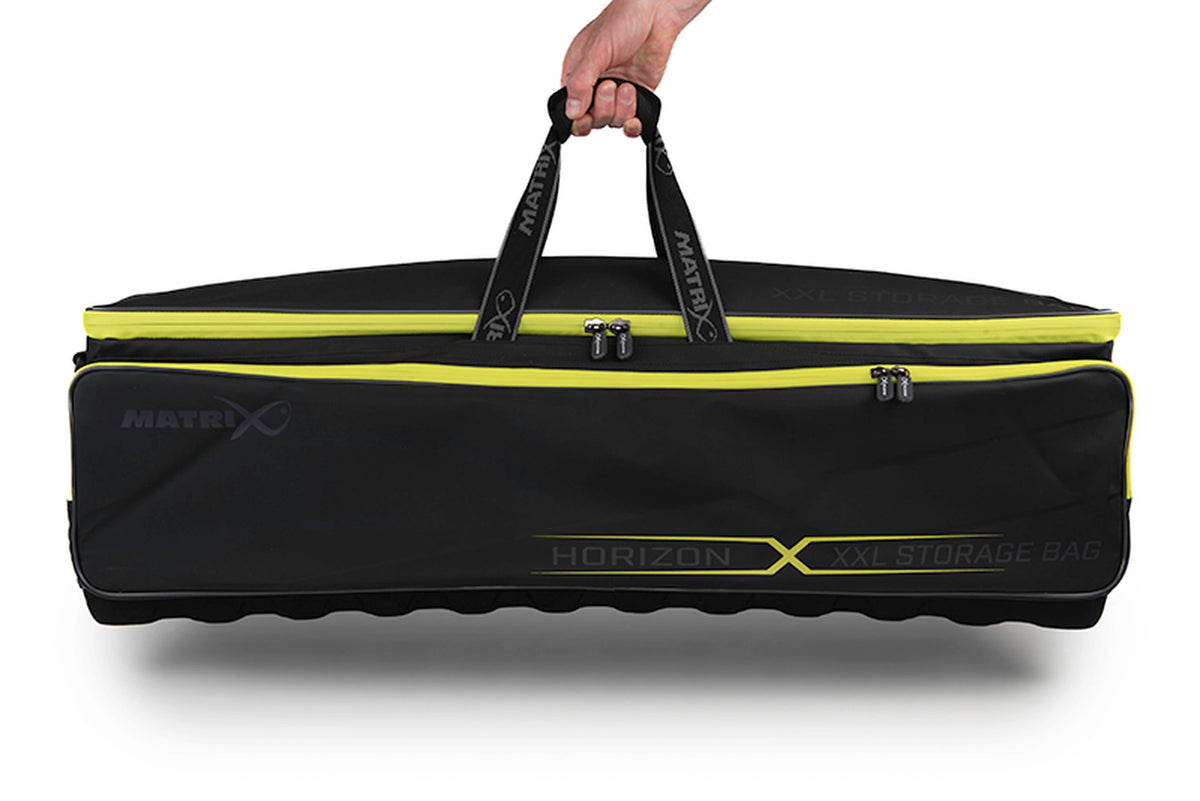 Matrix Horizon X XXL Storage Bag – volledige accessoiretas aan de gevoerde handgreep gedragen