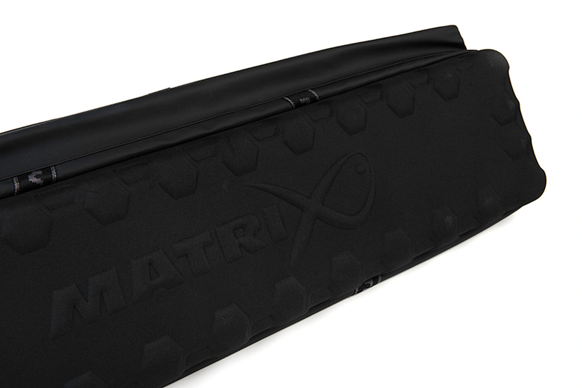 Matrix Horizon X XXL Storage Bag – detail van de gevormde zwarte bodem met Matrix-logo en profiel