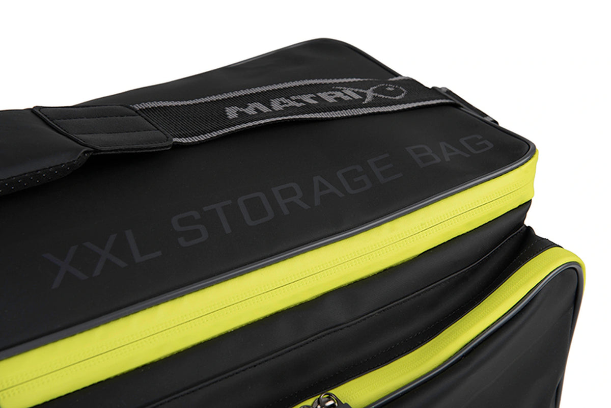 Matrix Horizon X XXL Storage Bag – modelnaam op het deksel met Matrix-schouderriem en gele rits
