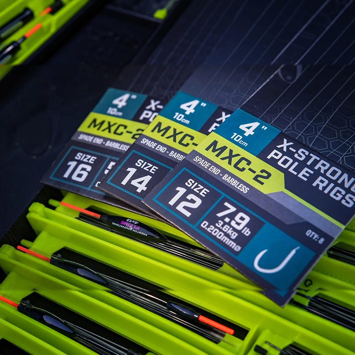 Matrix MXC-2 maatlabels 16, 14 en 12 in groene tacklebox