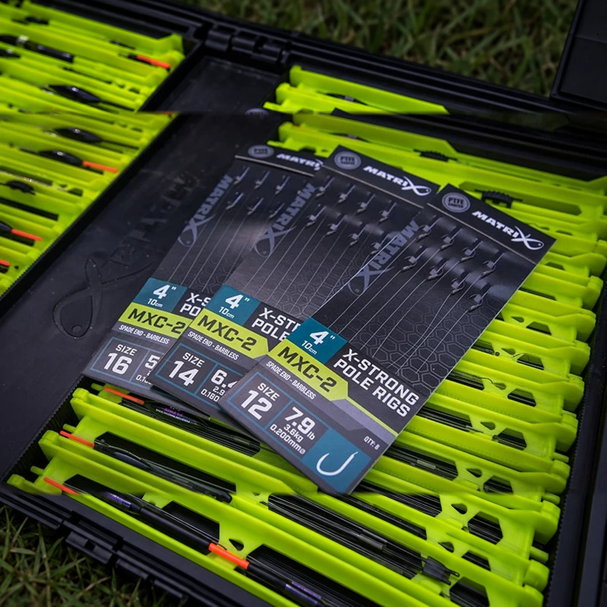 Drie Matrix MXC-2 X-Strong Pole Rigs verpakkingen in tacklebox