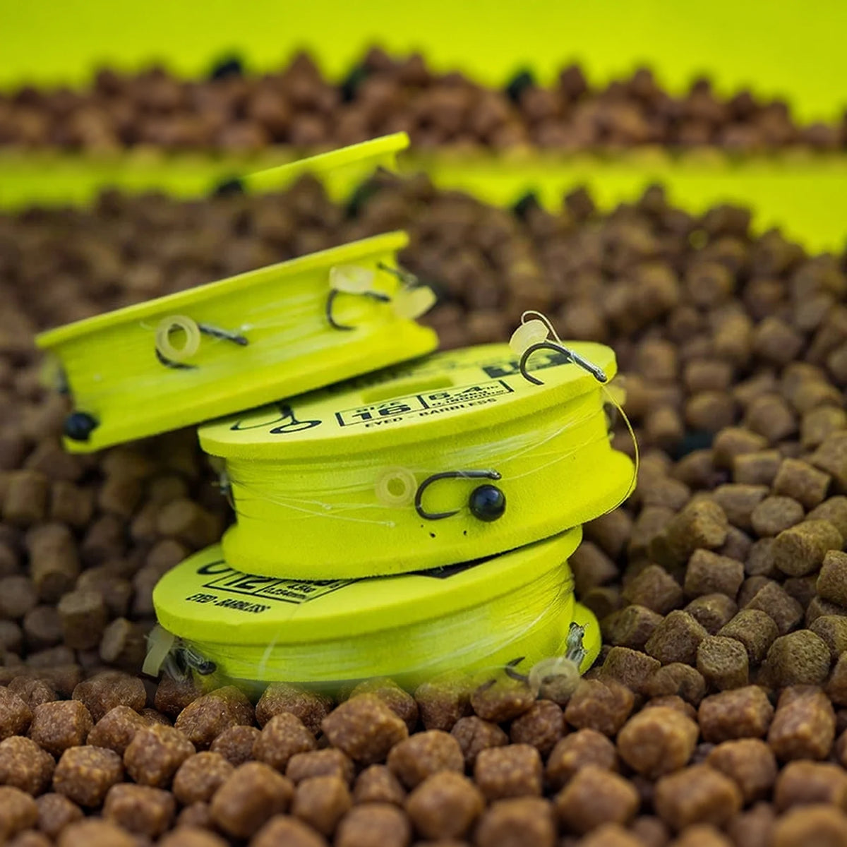 Matrix MXC-4 bait band en haak detail op onderlijnspoelen