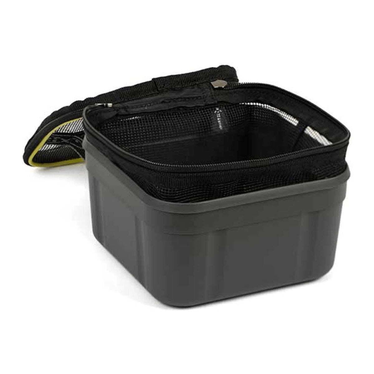 Matrix Pellet Soaker GLU178 – geopende Pellet Soaker in een aasbak