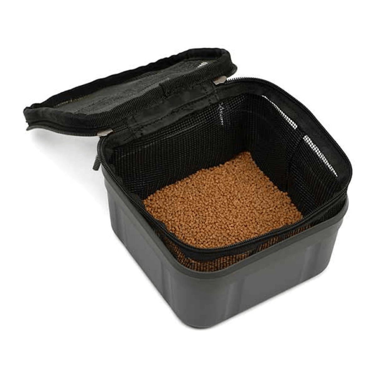 Matrix Pellet Soaker GLU178 – geopende Pellet Soaker met pellets in een aasbak