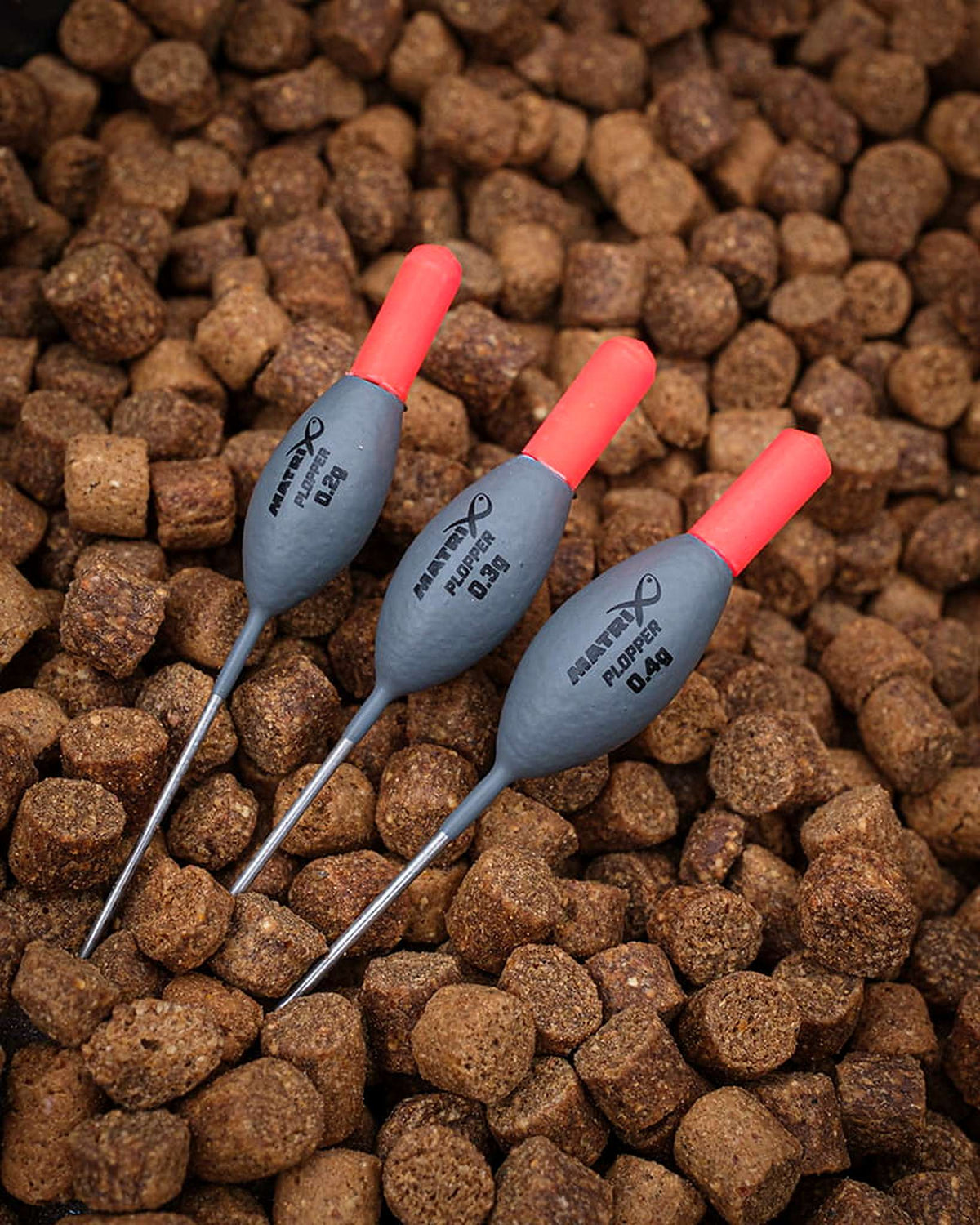 Matrix Plopper Pole Floats – 0.2 g, 0.3 g en 0.4 g dobbers met volledige onderstelen op bruine pellets