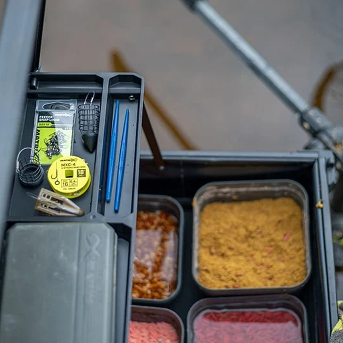 Matrix Pro Feeder Tray GBA057 – detailafbeelding 6 van de aastafel voor feederstoel