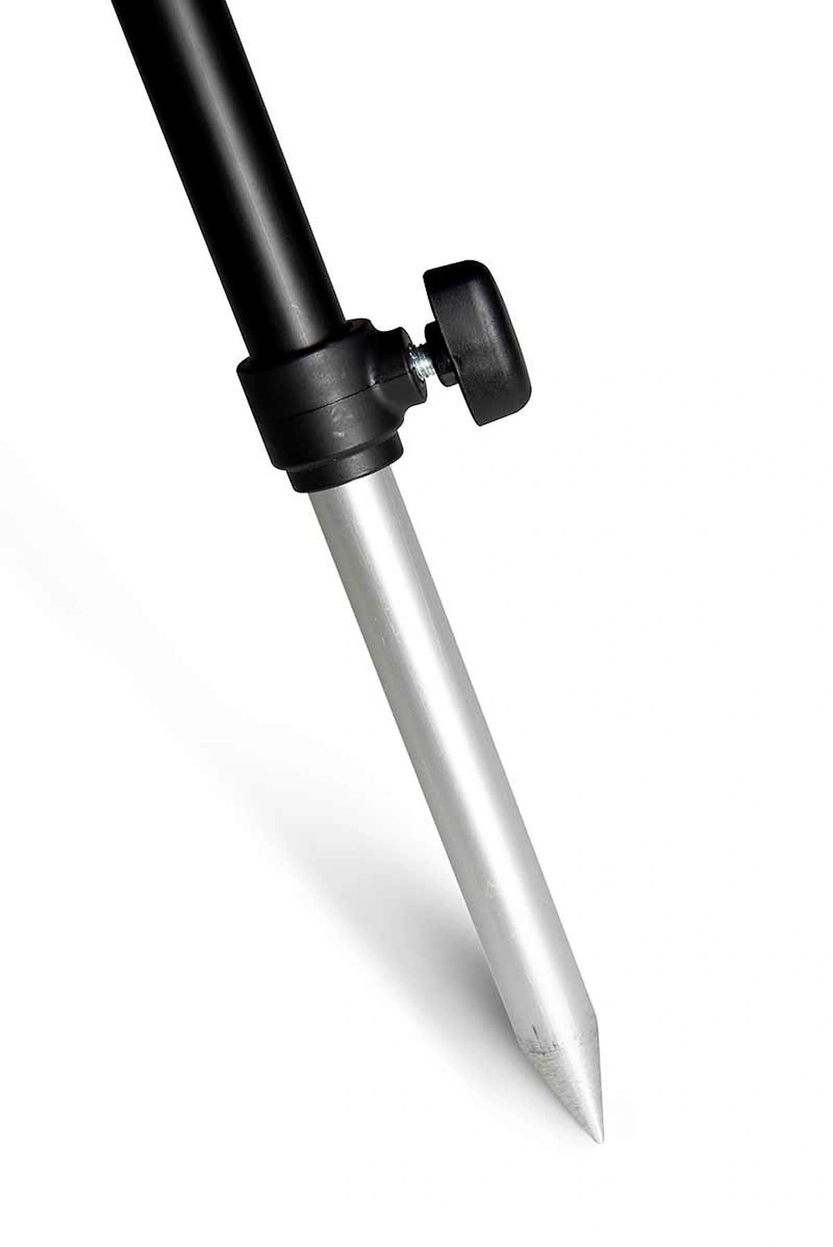 Matrix Pro Over Brolly 45 Inch – detail van de verstelbare zwarte steel, vastzetknop en zilverkleurige grondpunt