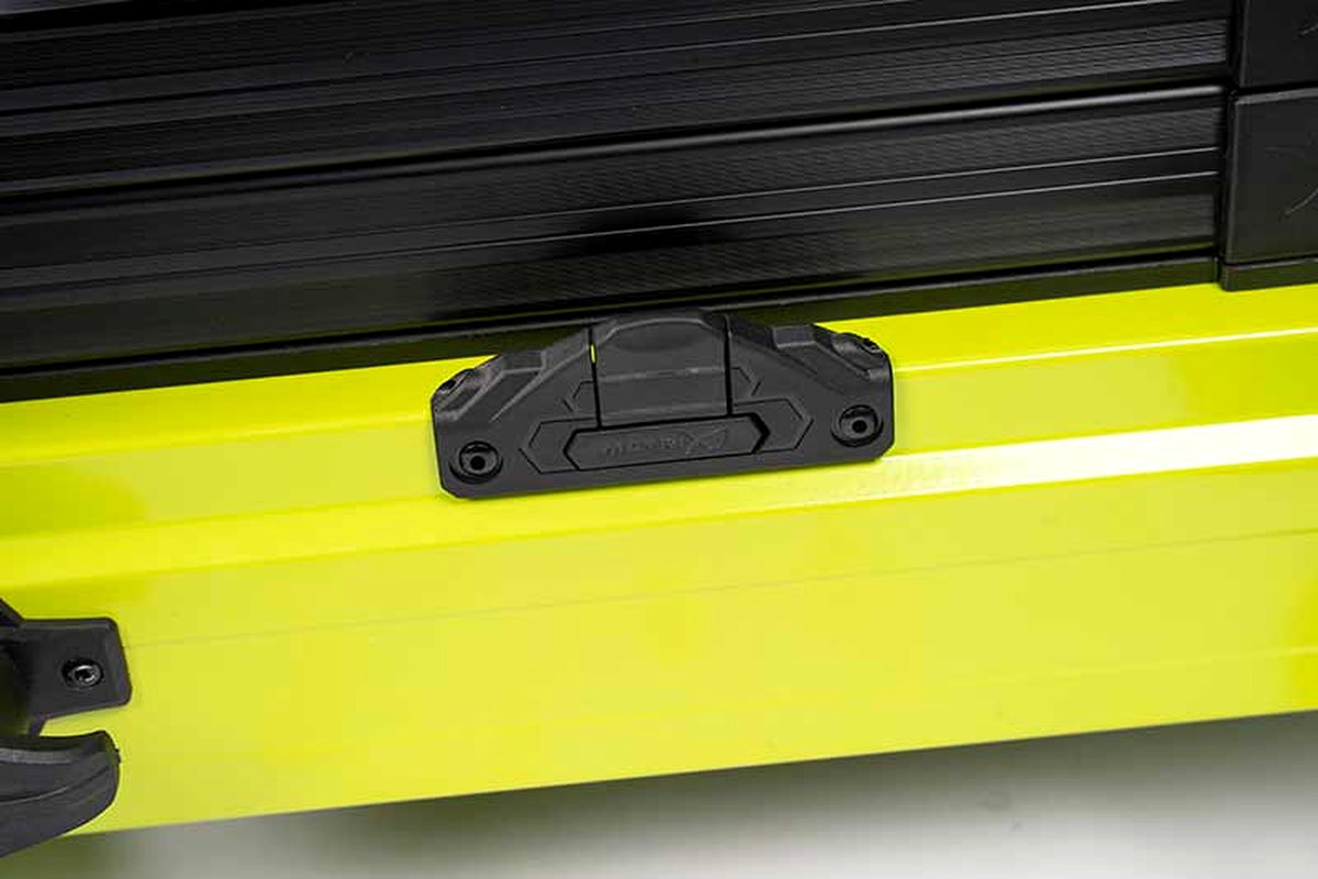 Matrix S36 Pro Lime-zitkist – zwarte vergrendeling van de opbergmodule boven het lime frame