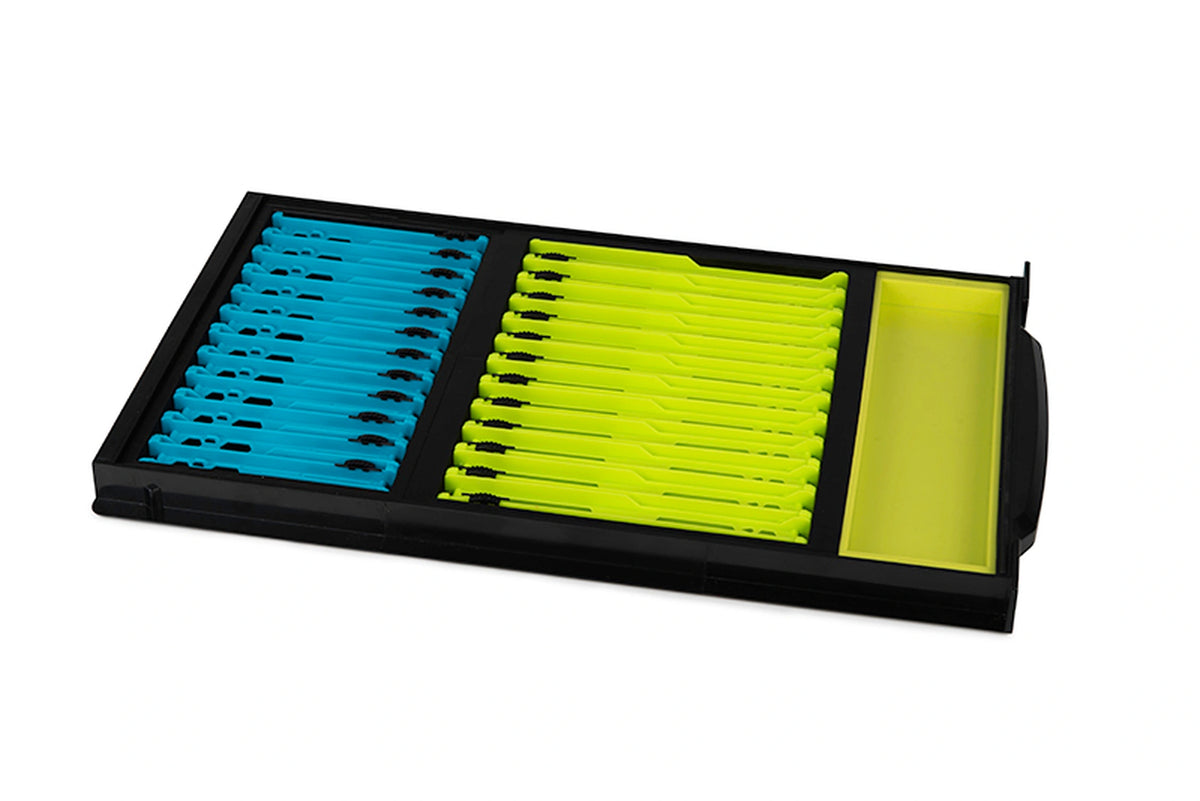 Matrix Shallow Drawer Unit with Winders – geopende zwarte lade met blauwe en limegroene tuigenplankjes en smal inzetbakje rechts