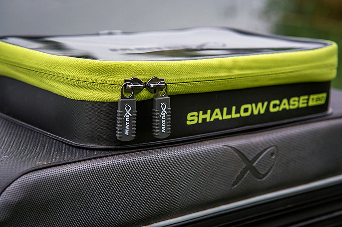 Matrix Shallow EVA Case 180 – close-up van dubbele ritssluiting, ritsband en modelopdruk