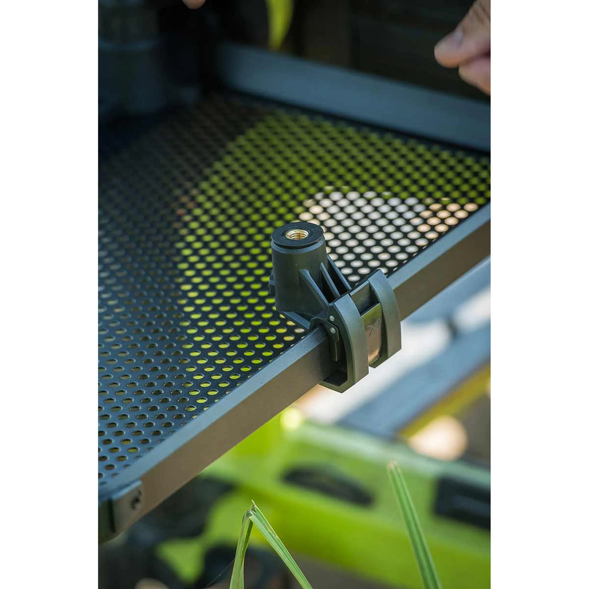 Matrix Side Tray QR Clamp gemonteerd op het frame