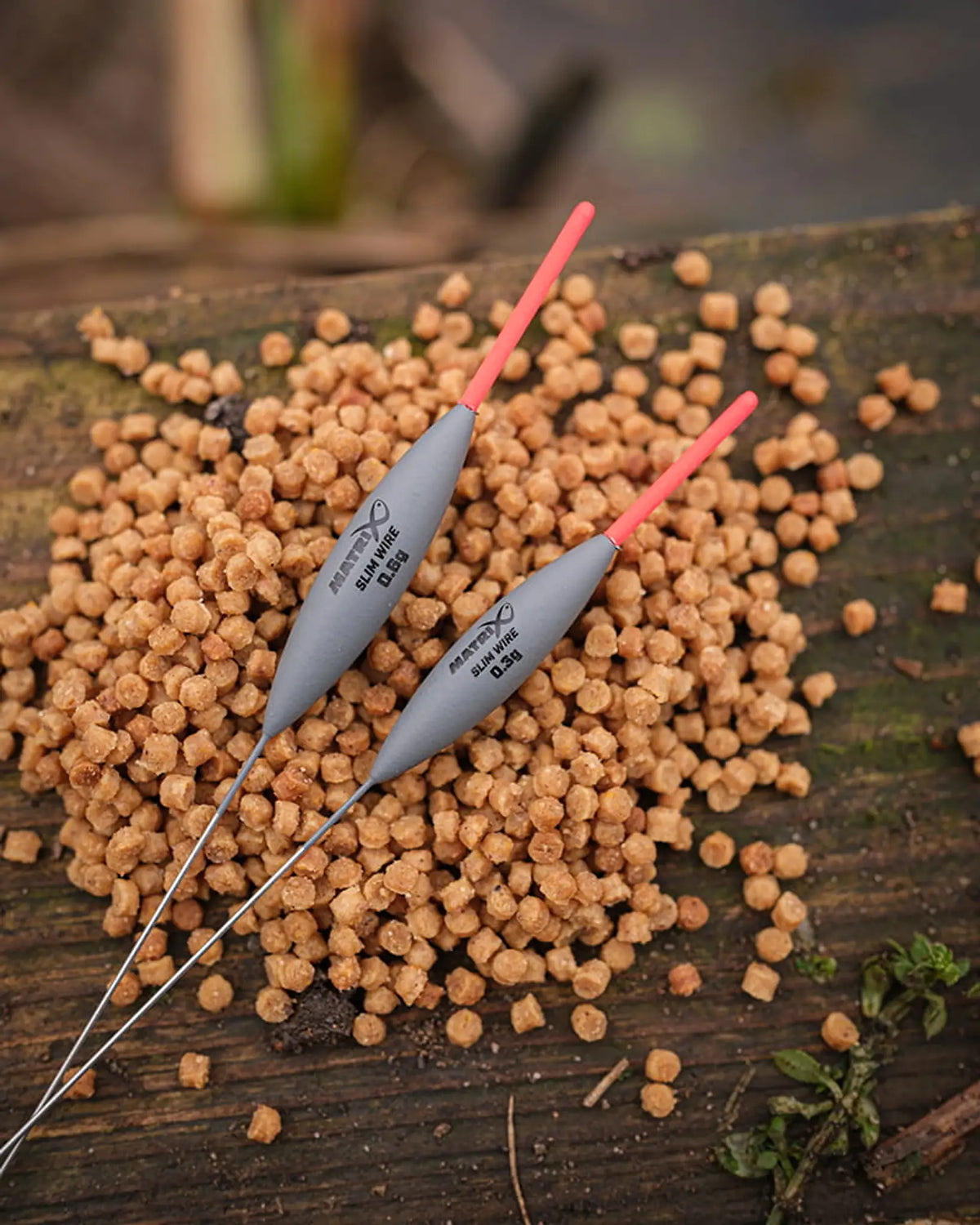Matrix Slim Wire Pole Float-dobbers met rode antennes op pellets